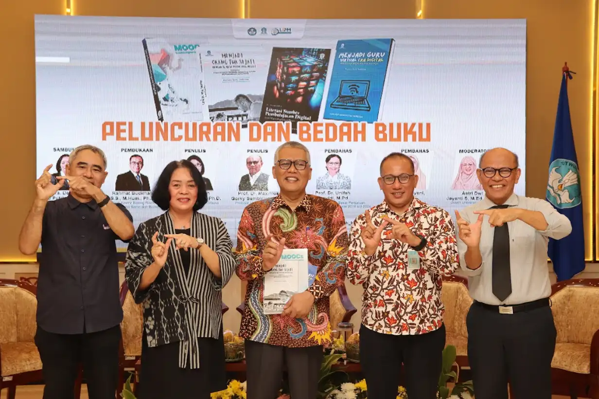 Acara peluncuran dan bedah buku di Universitas Terbuka, Pamulang, Tangerang Selatan pada Kamis (7/11/2024). (Dok. Universitas Terbuka)