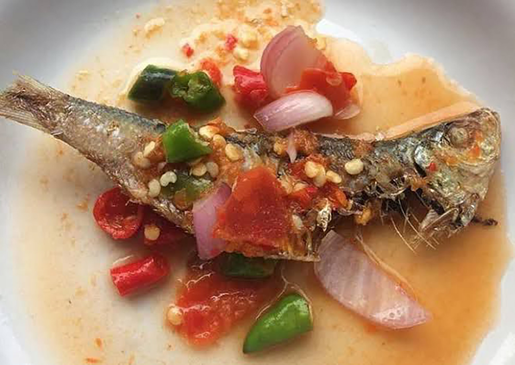 Ilustrasi makanan pecak ikan tembang Betawi.