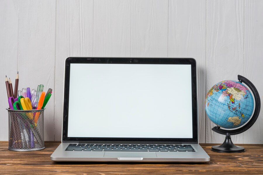 Ilustrasi laptop. (Dok. Freepik)