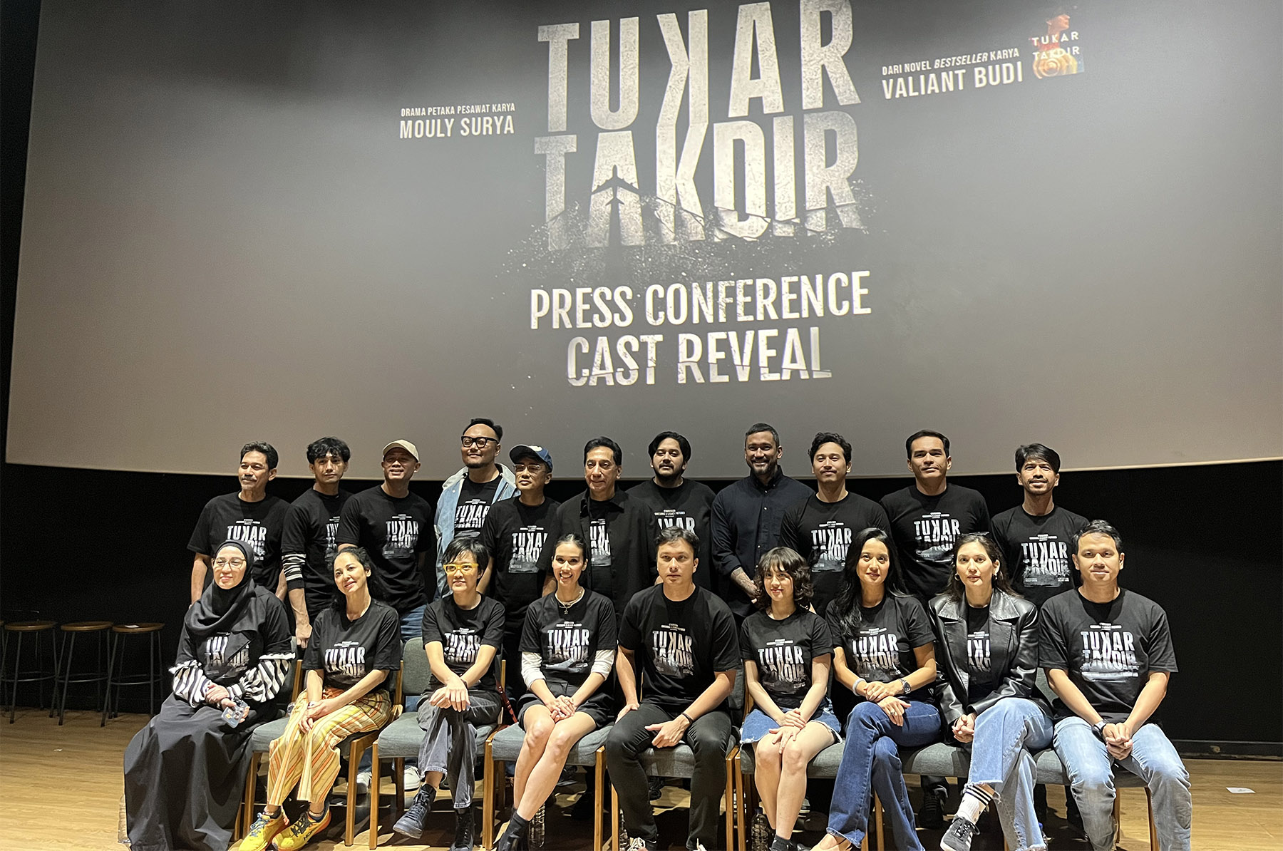 Para cast dan kru film Tukar Takdir di fX Sudirman kemarin (14/11). S