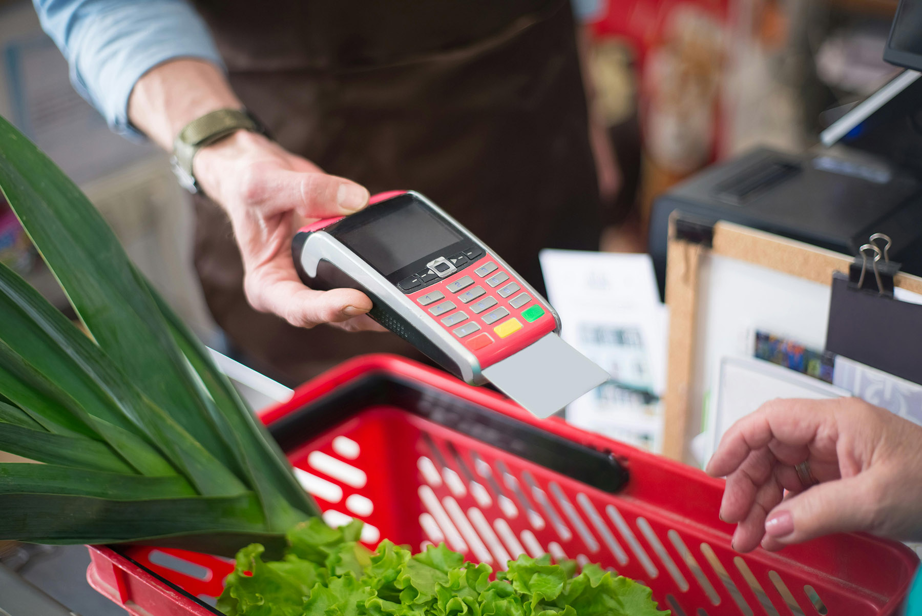 Ilustrasi proses transaksi di supermarket yang terkena dampak kenaikan PPN. (Dok. Pexels)