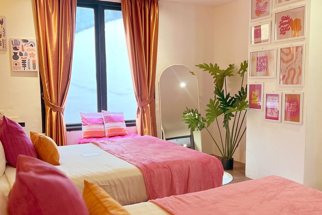 Girls Only Room di Yellow Bee Hotel Tangerang