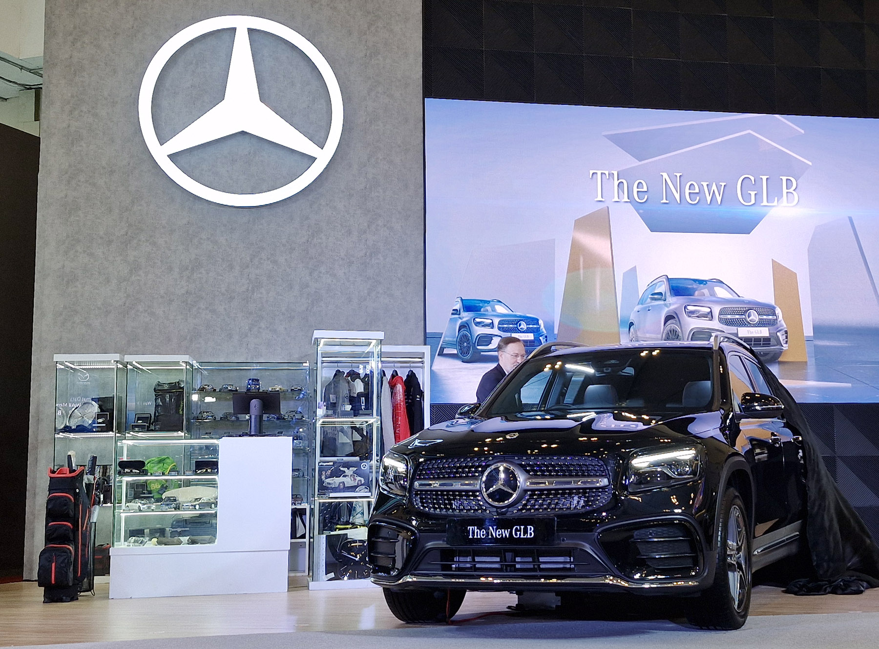 Peluncuran Mercedes-Benz GLB 200 AMG Line di GJAW 2024. (RianAlfianto/JawaPos.com)