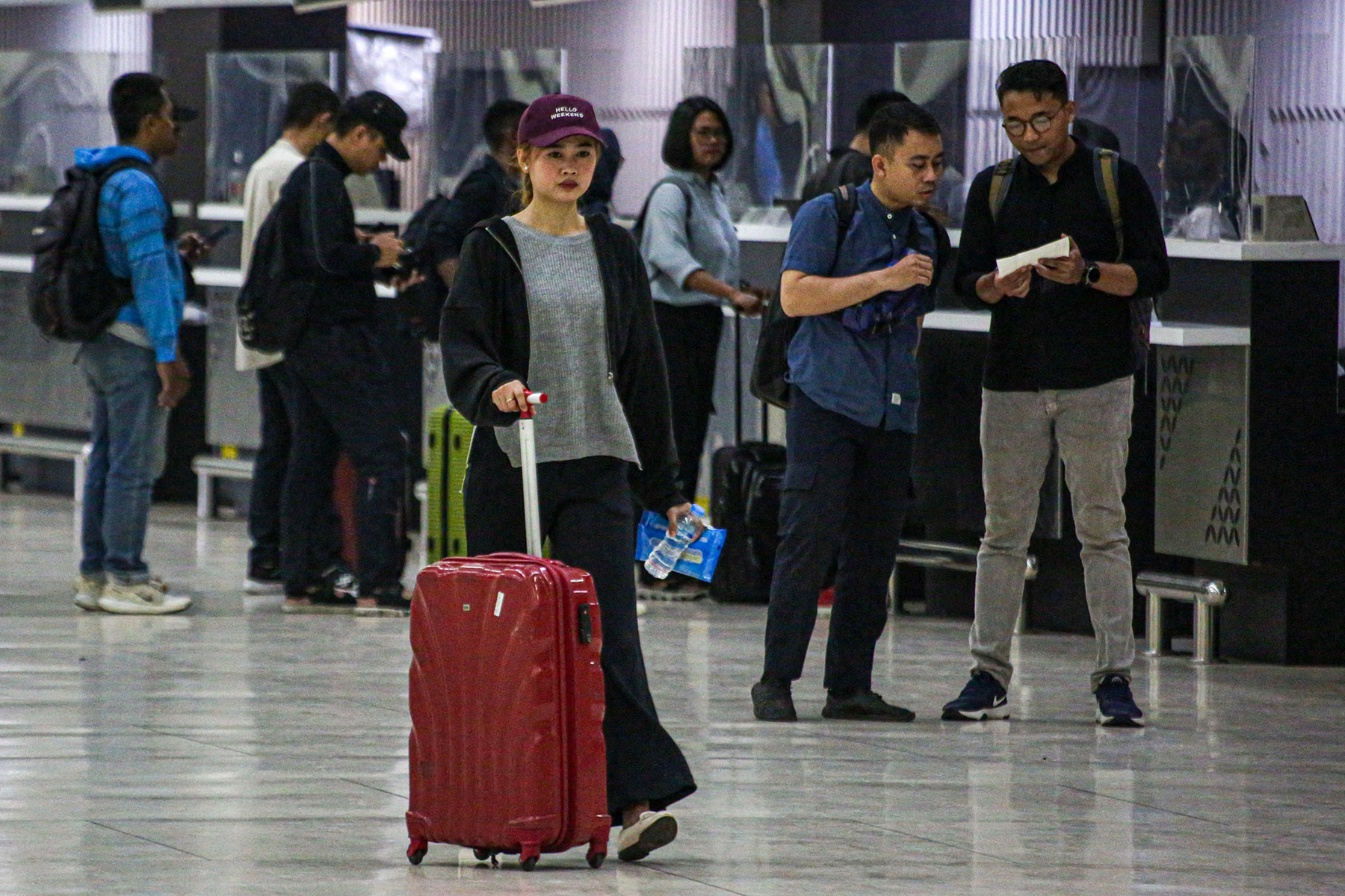 Sejumlah personel dari kesatuan Zeni Angkatan Darat melakukan latihan Terpadu di Terminal 1B, Tangerang, Selasa (26/11/2024). (Hanung Hambara/Jawa Pos)