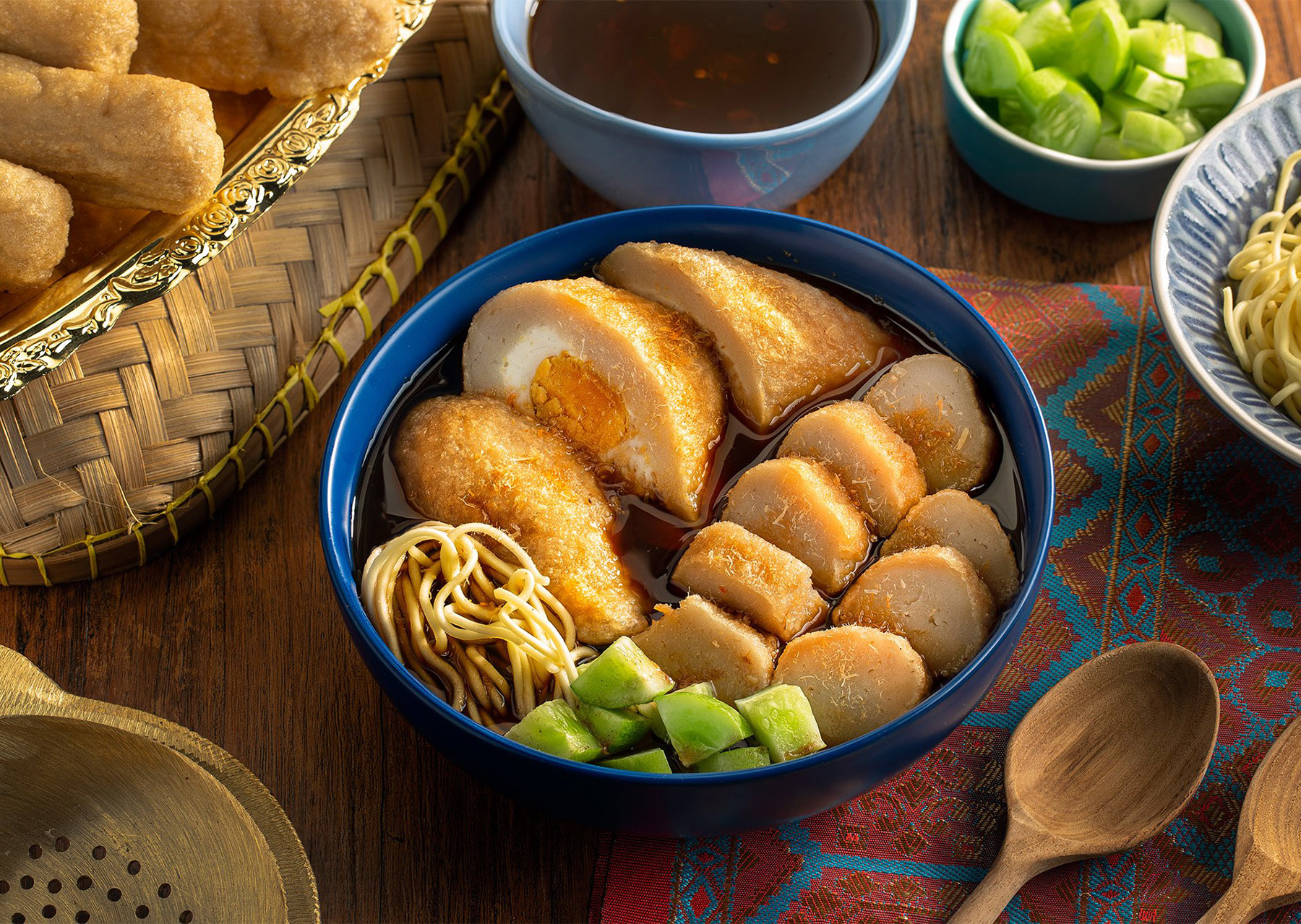 Semangkuk pempek lengkap dengan cuko (Dok. Indonesia Kaya)
