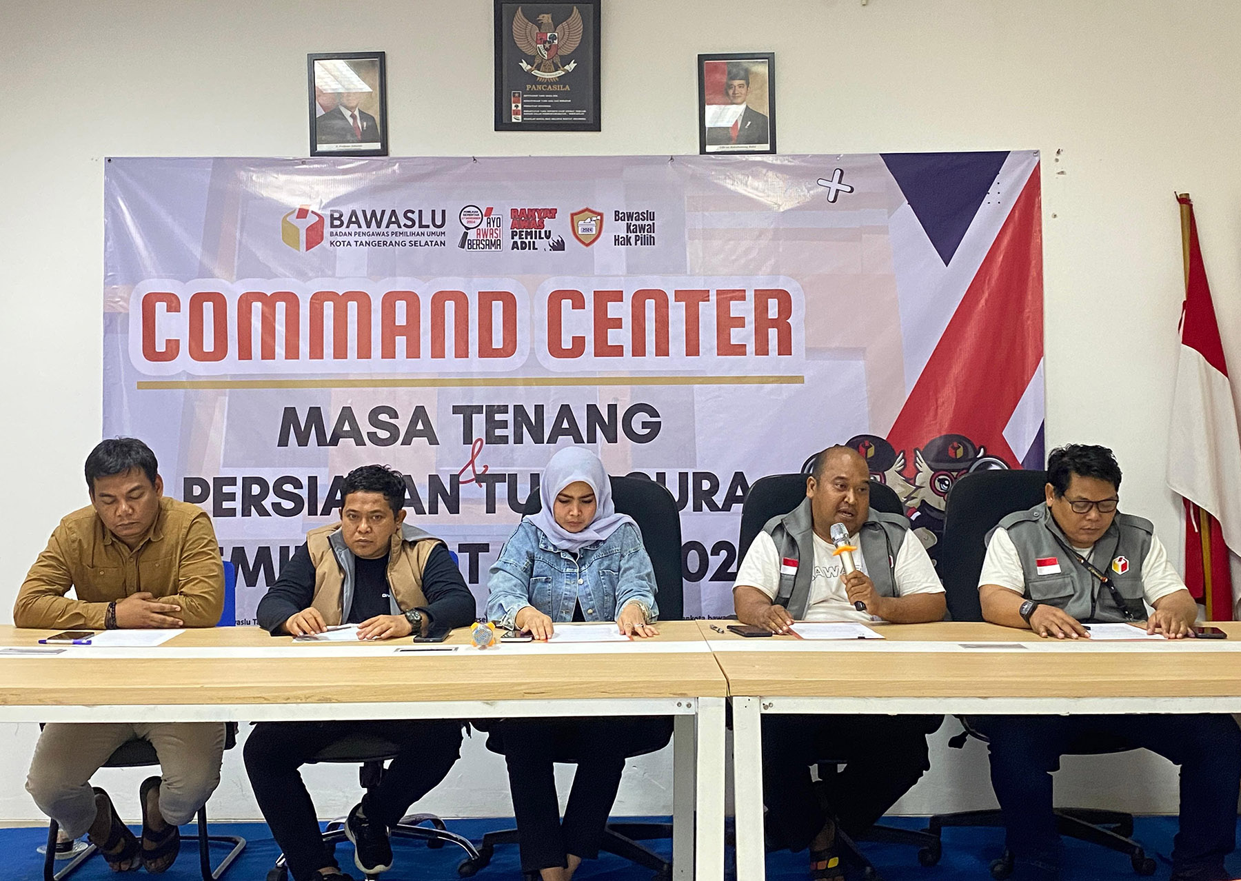 Bawaslu Kota Tangsel menggelar konfrensi Pers terkait hasil pelanggaran dalam Pilkada 2024 di Kota Tangsel.