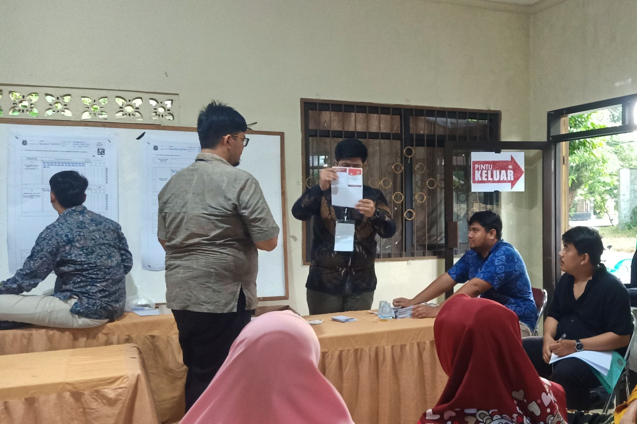 Kegiatan Perhitungan Suara Di TPS 20 Pondok Cabe (Nurul Fikriah Awaliah)