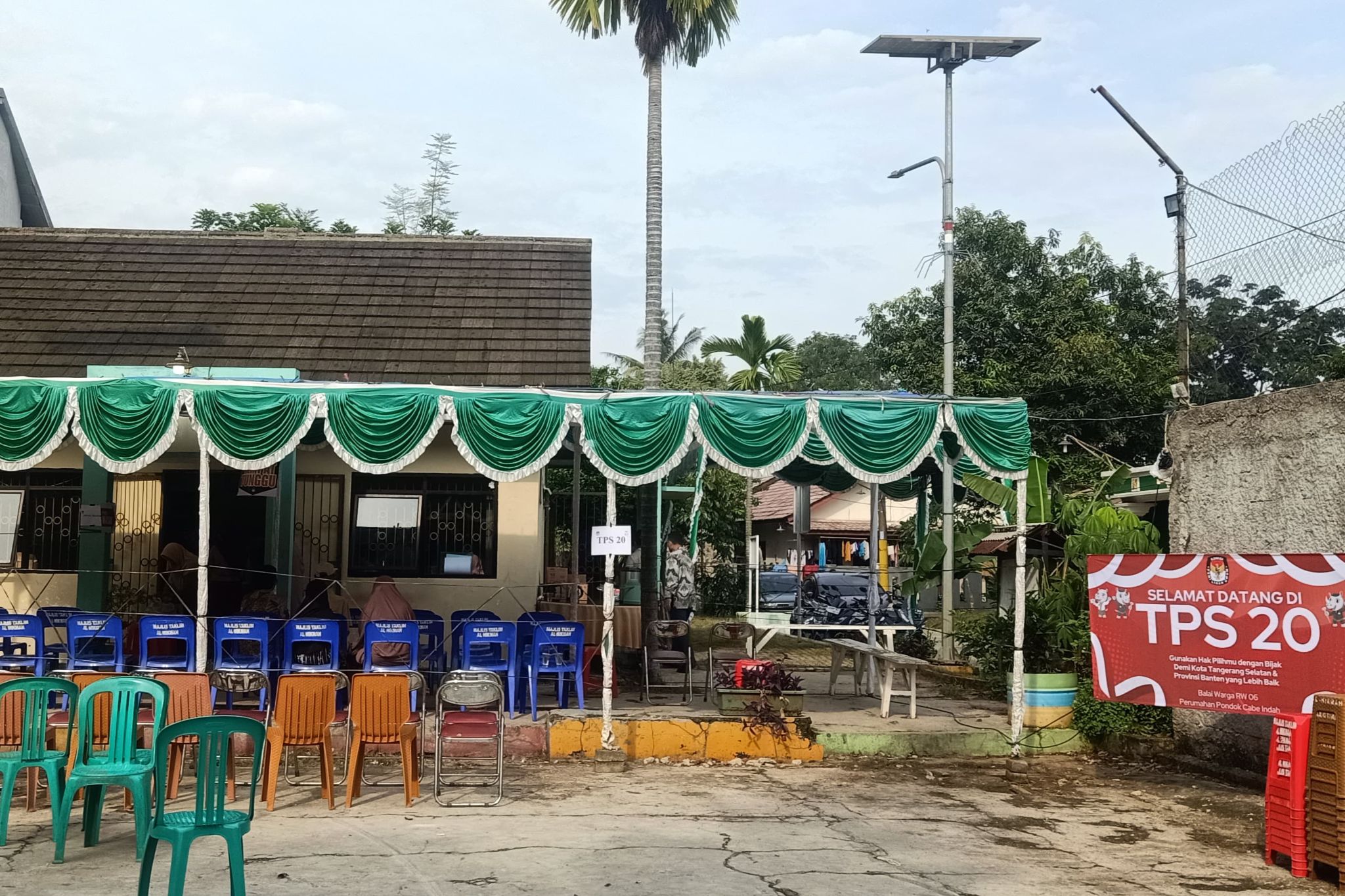 Situasi Di TPS 20 Pondok Cabe.