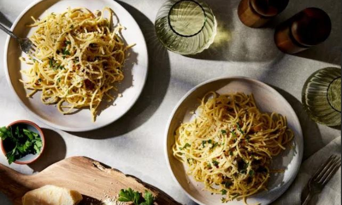 Hidangan Pasta Aglio e Olio.