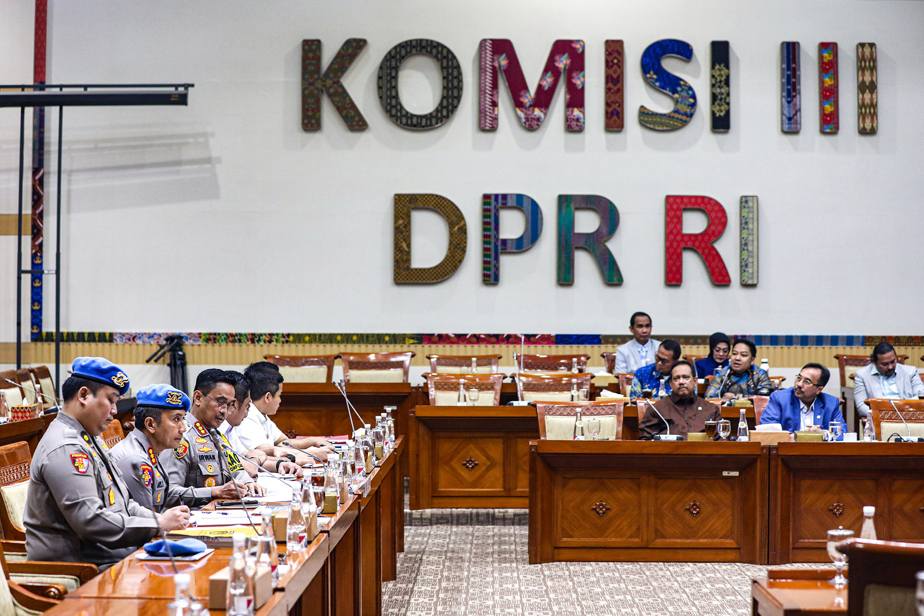 Kapolrestabes Semarang Kombes Pol Irwan Anwar mengikuti Rapat Dengar Pendapat (RDP) dengan Komisi III DPR di Kompleks Parlemen, Senayan, Jakarta, Selasa (3/12/2024). (Salman Toyibi/Jawa Pos)