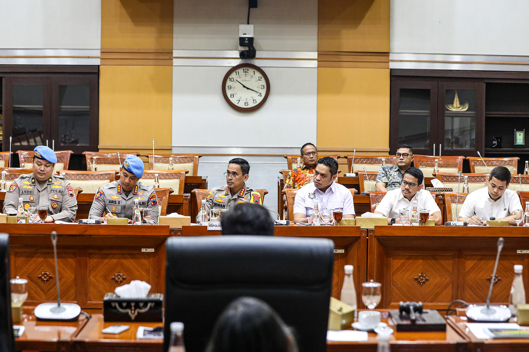 Kapolrestabes Semarang Kombes Pol Irwan Anwar mengikuti Rapat Dengar Pendapat (RDP) dengan Komisi III DPR di Kompleks Parlemen, Senayan, Jakarta, Selasa (3/12/2024). (Salman Toyibi/Jawa Pos)