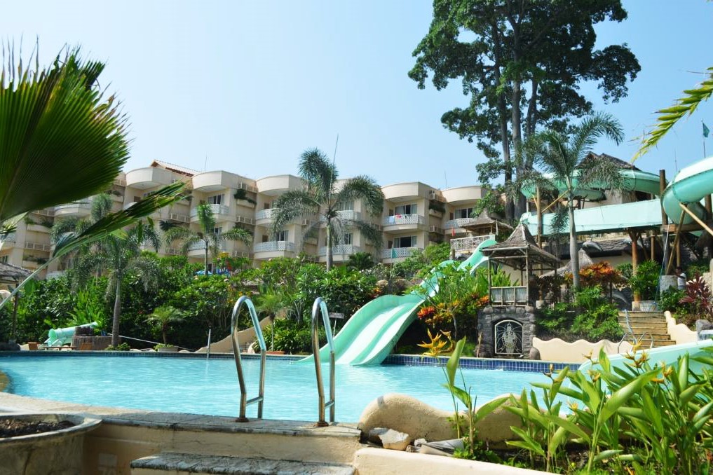 Area kolam renang Hawaii Resort