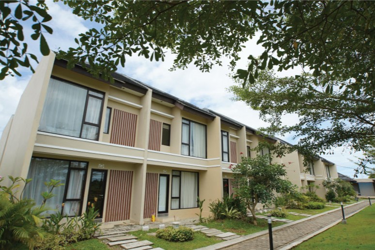 Ladda Bay Village