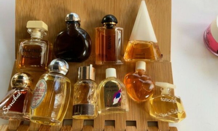 Foto kumpulan botol parfum