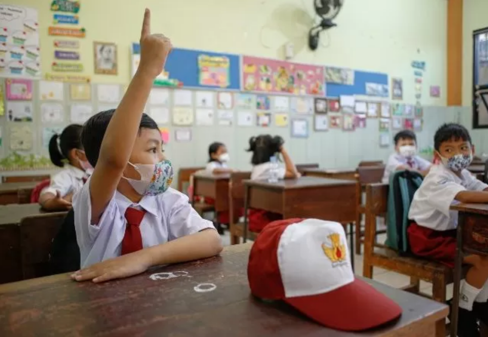 Proses belajar mengajar di salah satu SD Surabaya