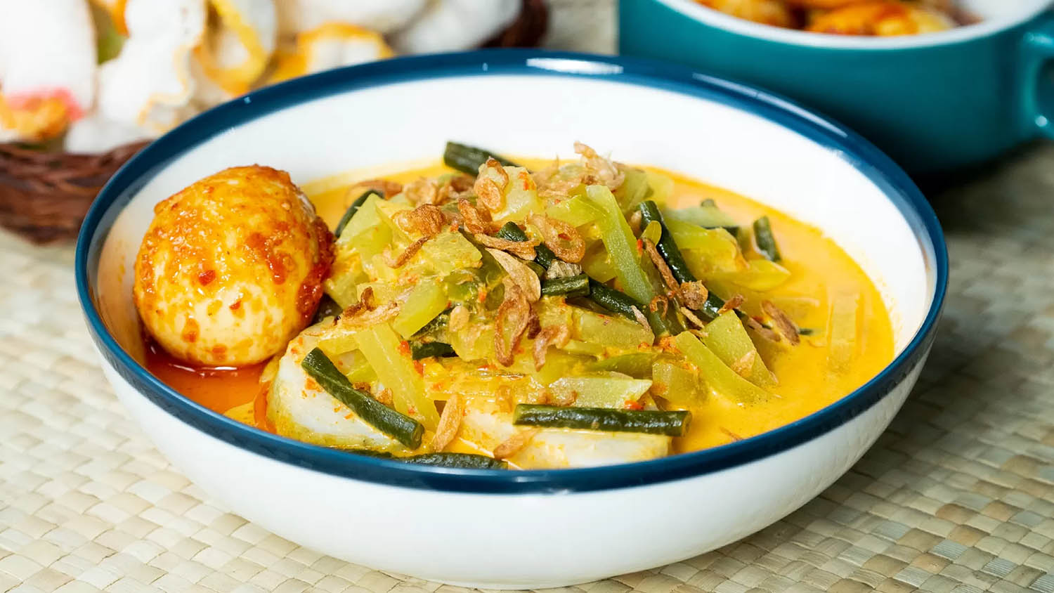 Ilustrasi ketupat sayur. (Dok. Okelihat)