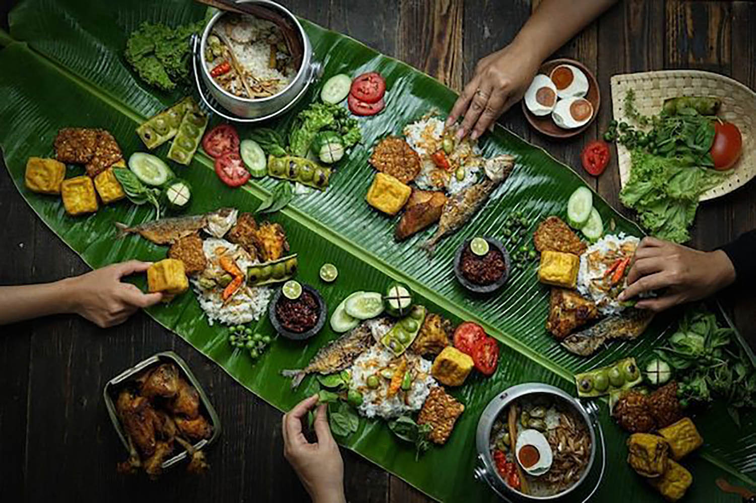 Ilustrasi nasi liwet khas Sunda. (Dok. Freepik)