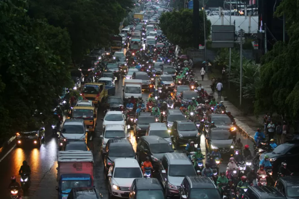 Kemacetan lalu lintas di kawasan Cilandak, Jakarta Selatan, Kamis (6/10/2022).