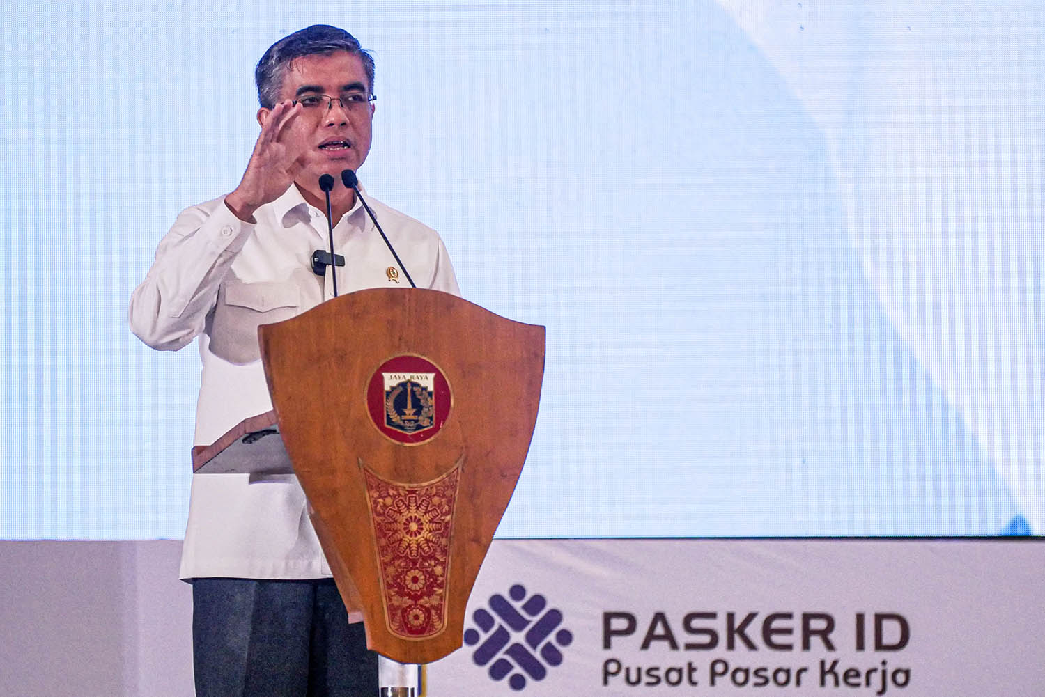 Menteri Ketenagakerjaan Yassierli membuka Jaknaker Expo di Balai Sudirman, Jakarta, Kamis (21/11/2024). Jaknaker Expo tersebut merupakan acara hasil kerjasama Dinas Ketenagakerjaan DKI Jakarta dan Kementrian Ketenaga kerjaan dengan menghadirkan sebanyak 4