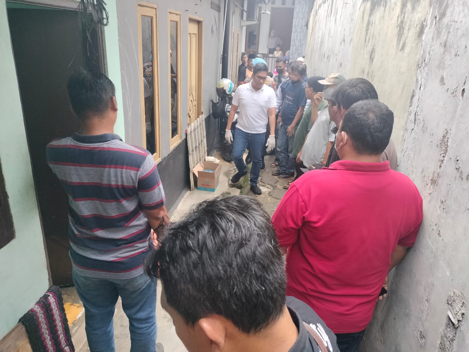 Polisi mengamankan lokasi kejadian.