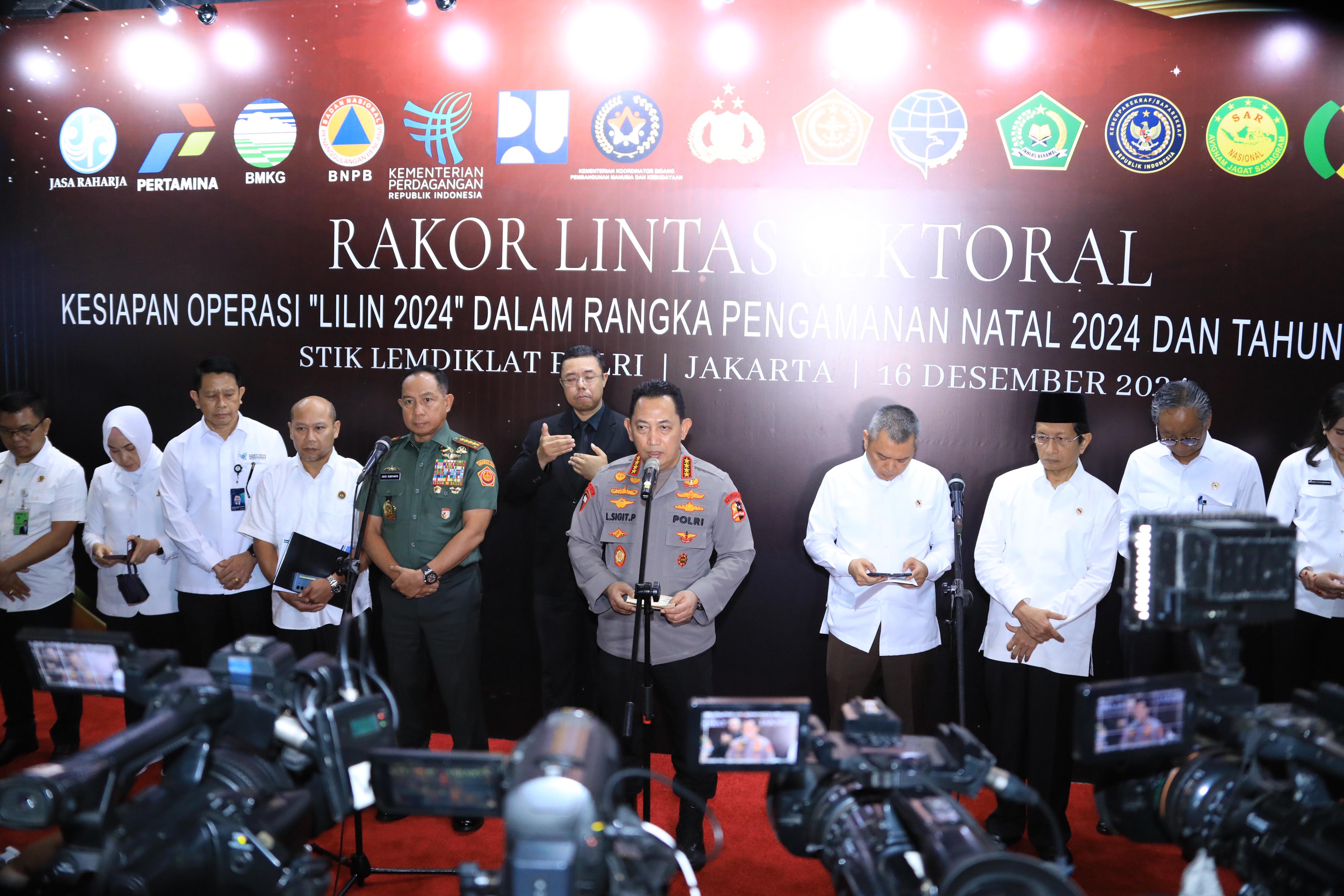 Kapolri Jenderal Listyo Sigit Prabowo saat rakor lintas sektoral libur natal dan tahun baru. (Mabes Polri)