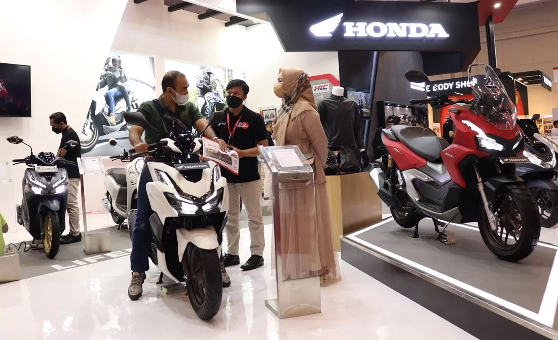 Deretan sepeda motor Honda dipamerkan di GIASS.