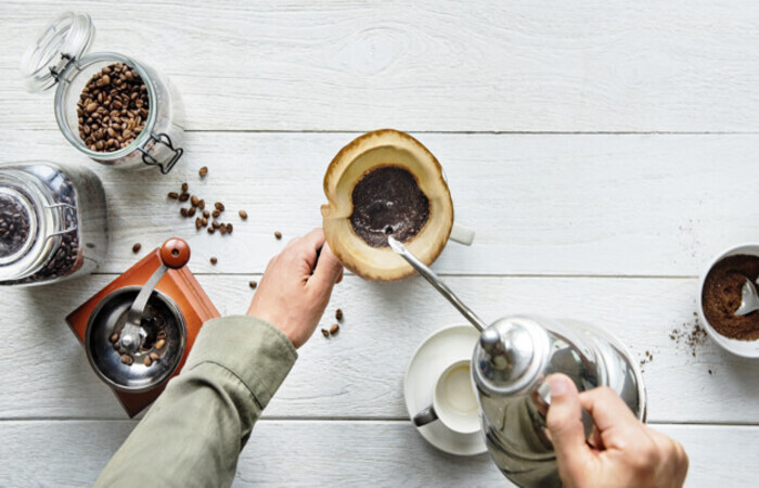 Ilustrasi membuat kopi metode manual brew V60