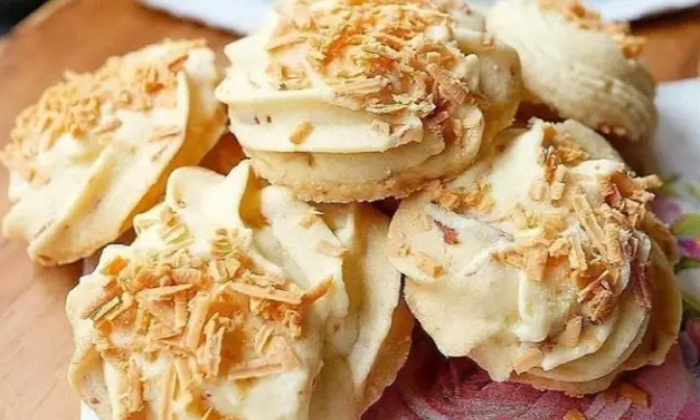 Kue semprit sagu keju untuk sajian di hari Natal