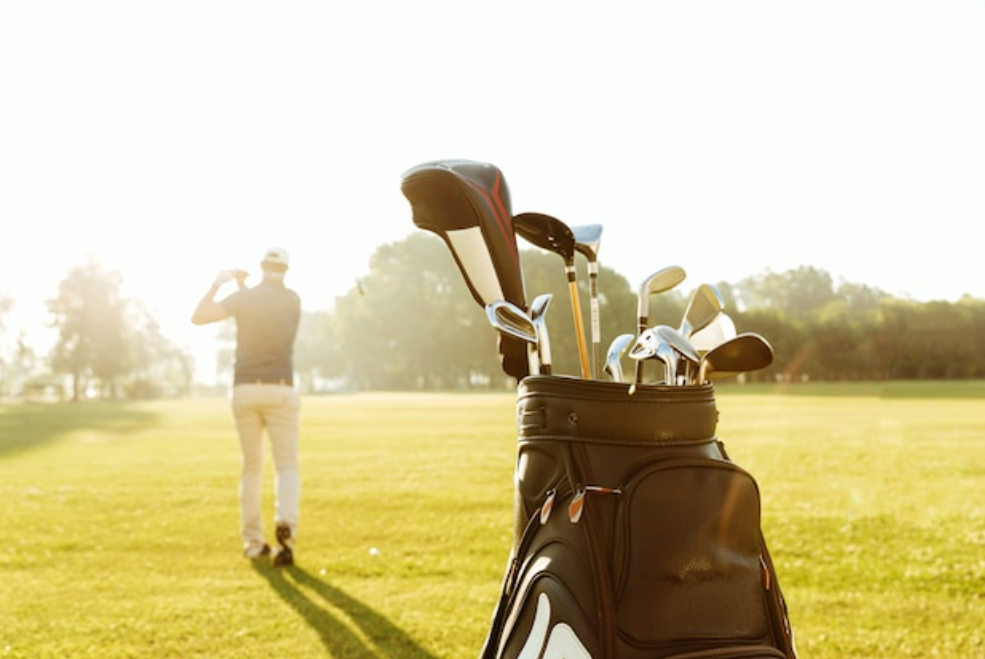 Ilustrasi bermain golf