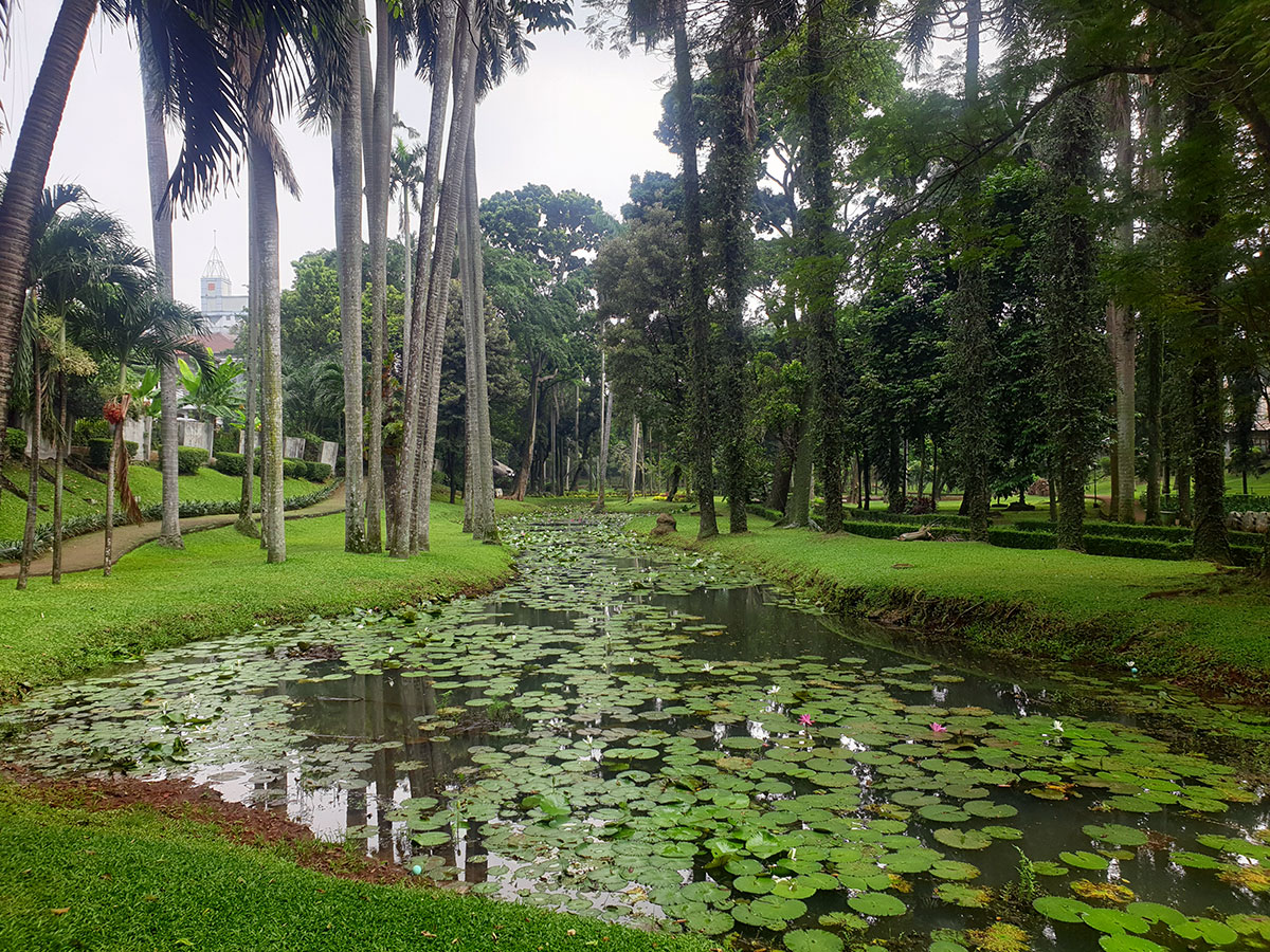 Suasana di Taman Langsat