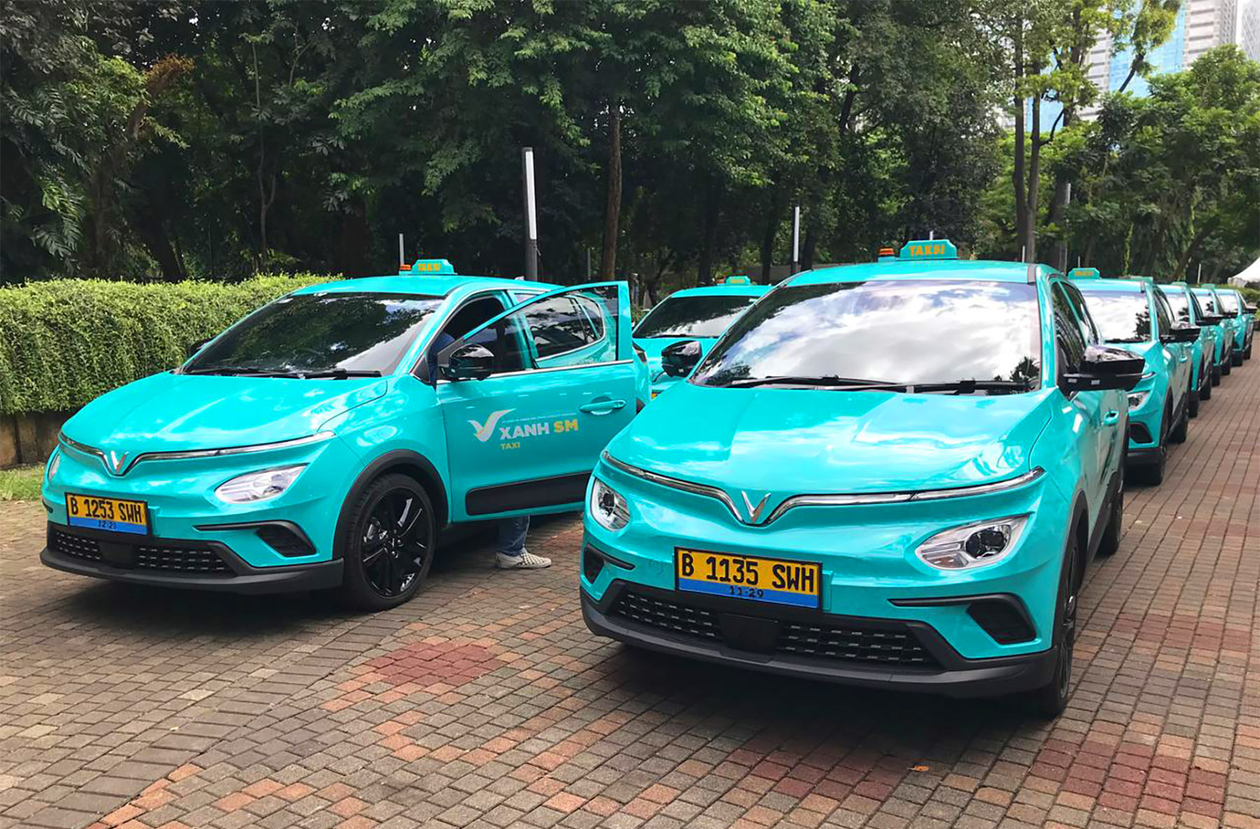 Deretan taxi Xanh asal Vietnam di Jakarta.