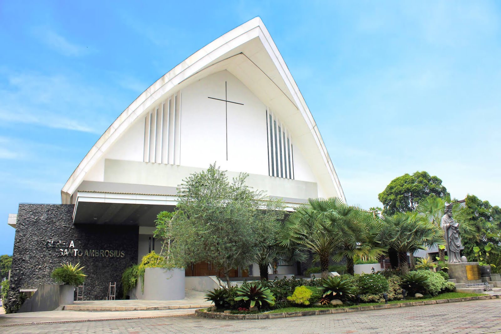 Tampak depan Gereja Katolik St. Ambrose, Villa Melati Mas
