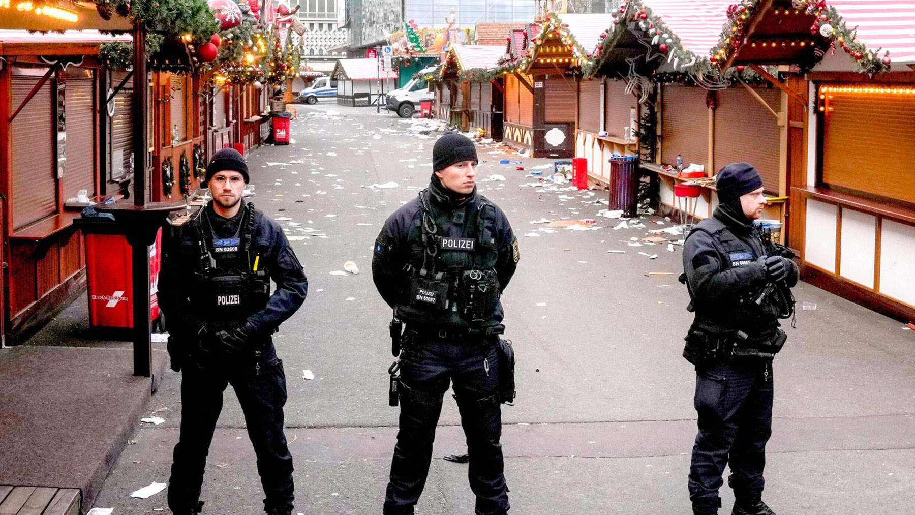 Polisi berjaga di depan pasar yang diserang di Jerman.