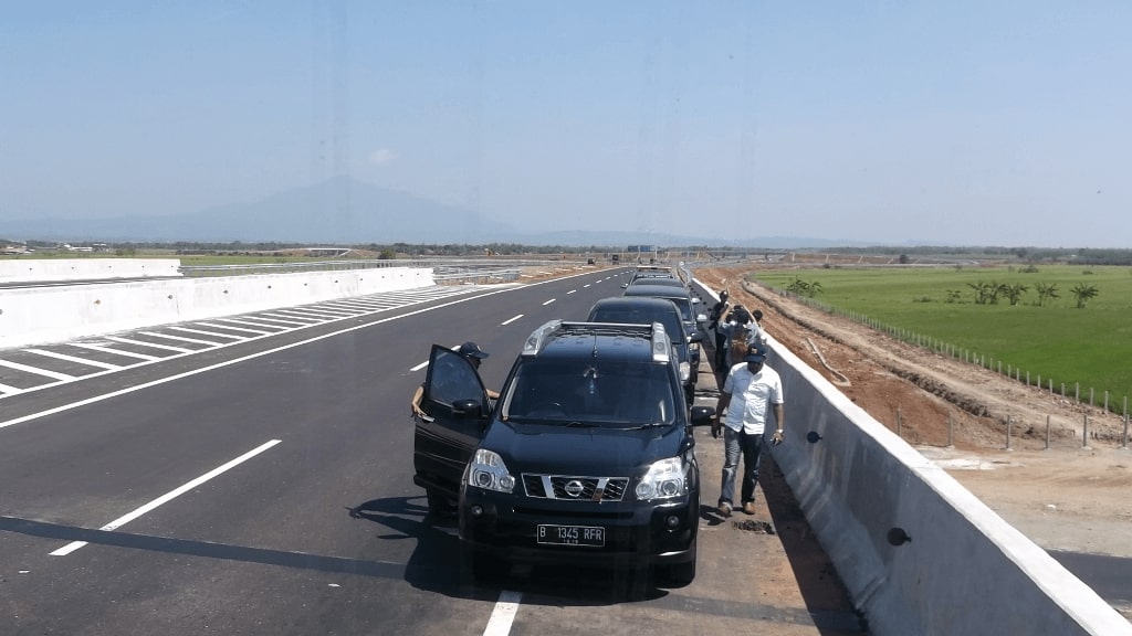 Ilustrasi saat mobil mogok di tol