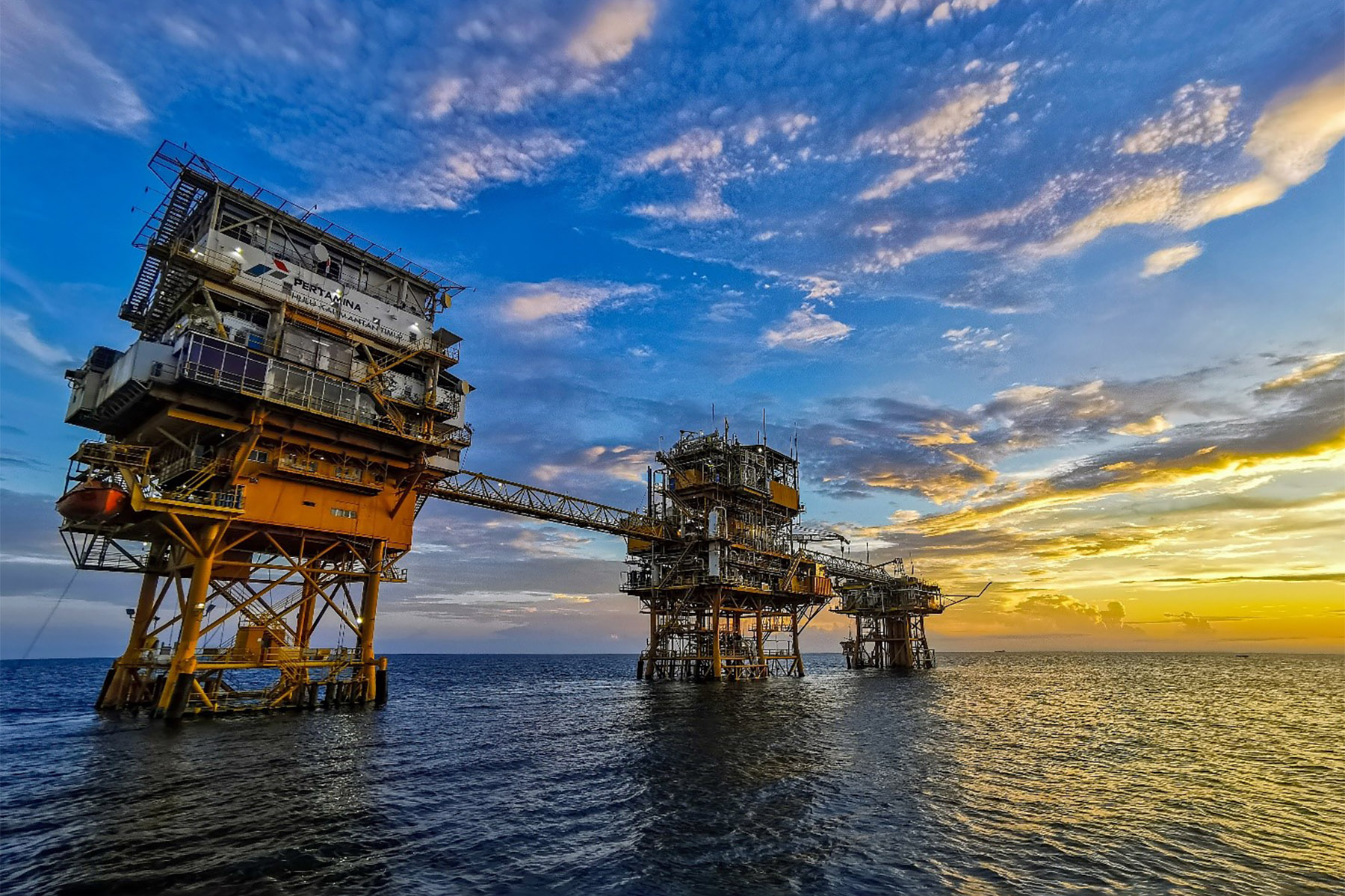 Salah satu fasilitas anjungan lepas pantai yang dikelola Grup PT Pertamina Hulu Indonesia.