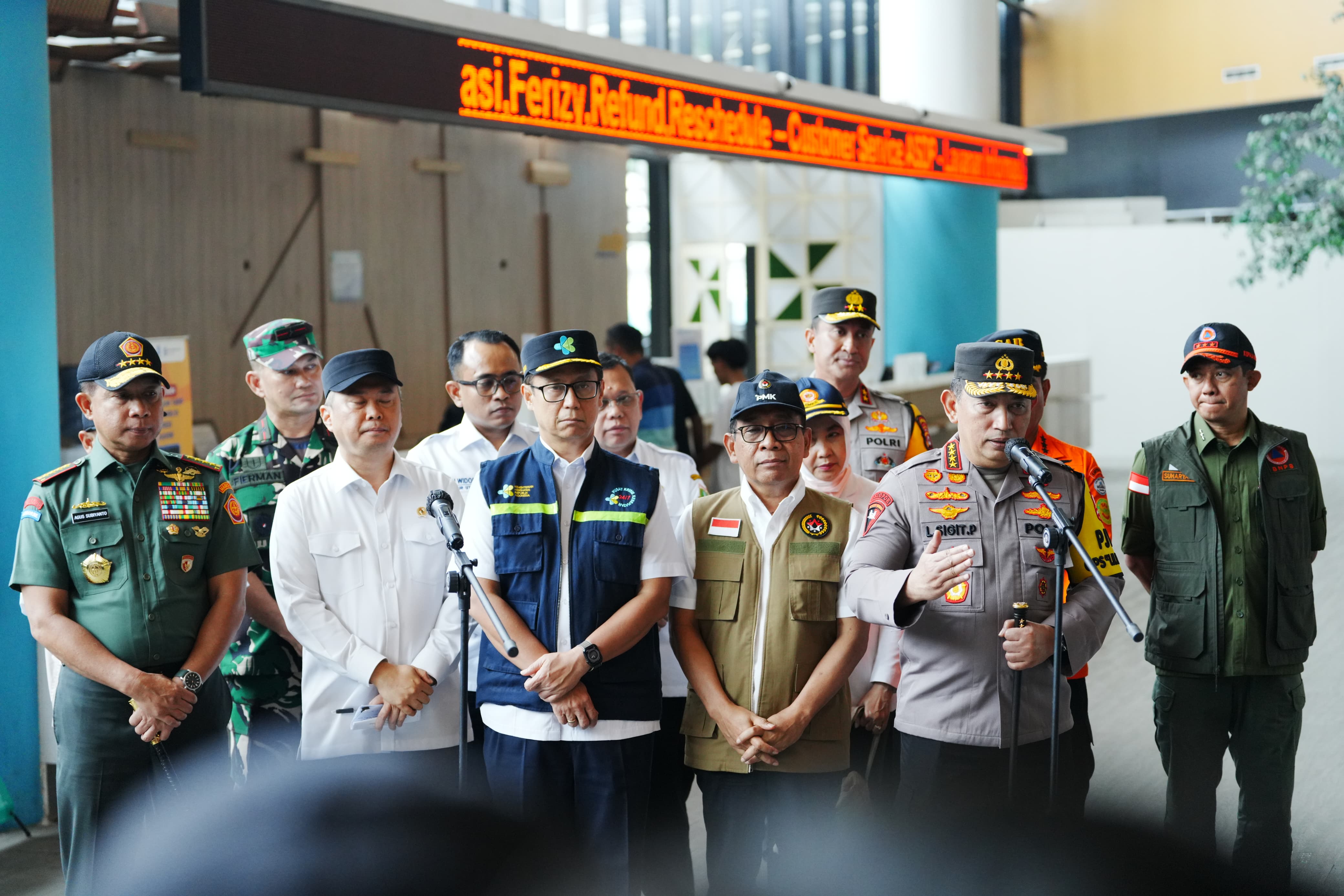 Kapolri Listyo Sigit Prabowo saat meninjau kesiapan Pelabuhan Merak. (Mabes Polri)