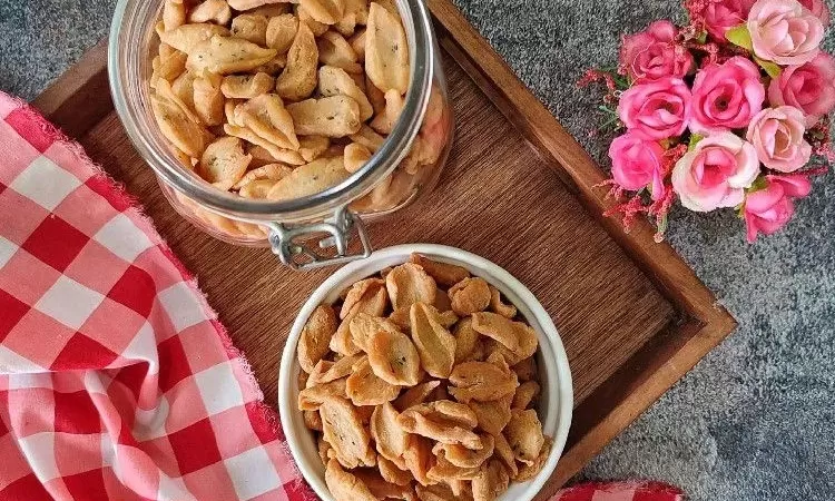 Kue bawang gunting