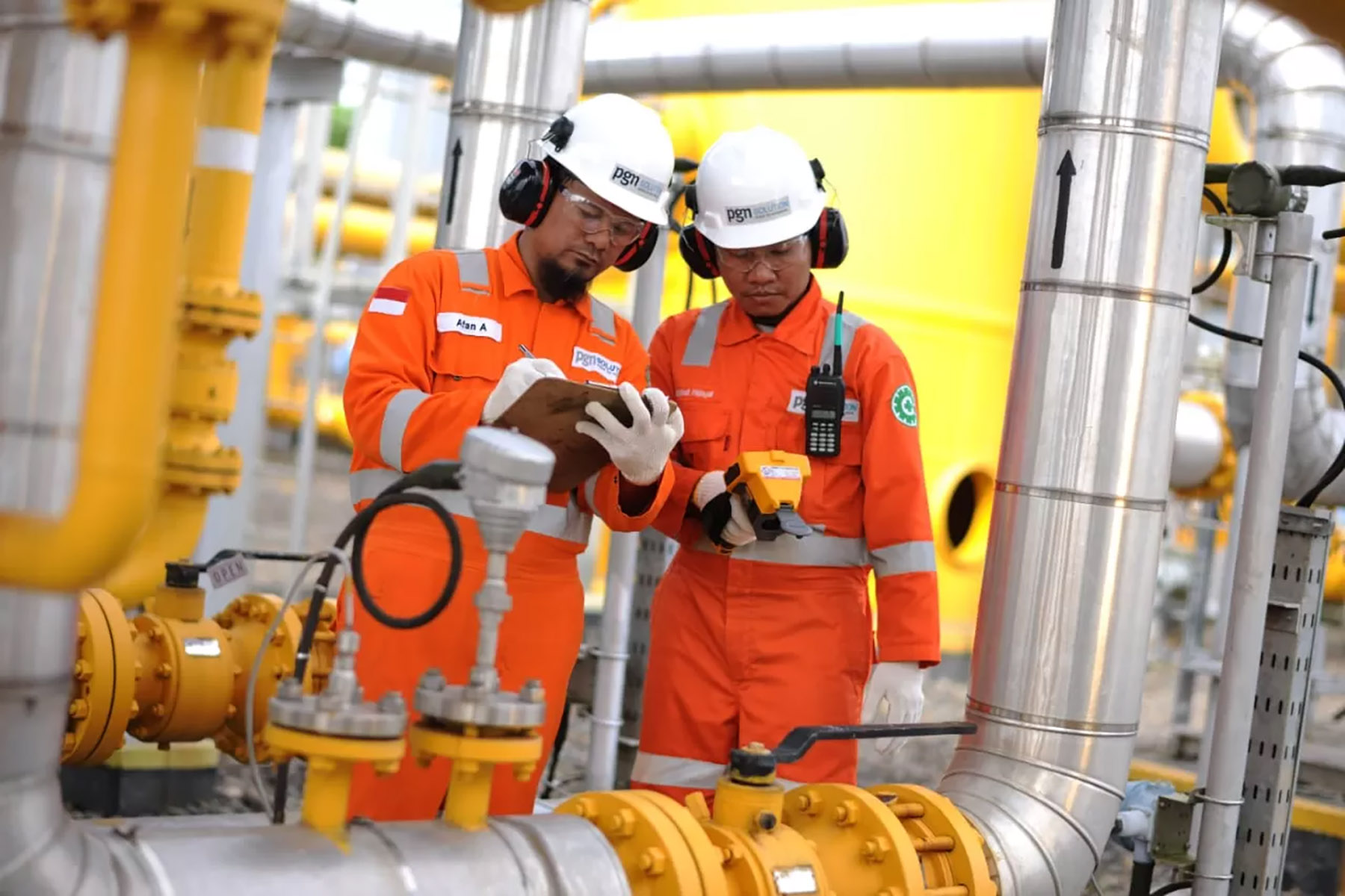 Ilustrasi pengawas PT Perusahaan Gas Negara Tbk tengah melakukan pengecekan distribusi gas untuk pemenuhan kebutuhan industri. (Humas PGN)
