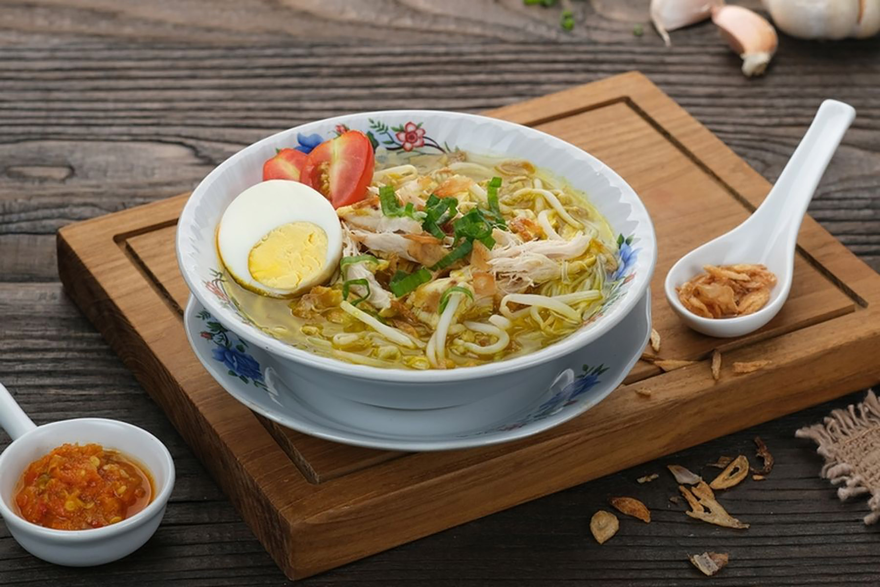 Ilustrasi soto Lamongan. (Dok. Shutterstock/Siti Mutmainah)