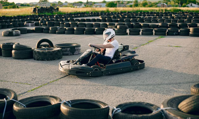 Ilustrasi bermain gokart