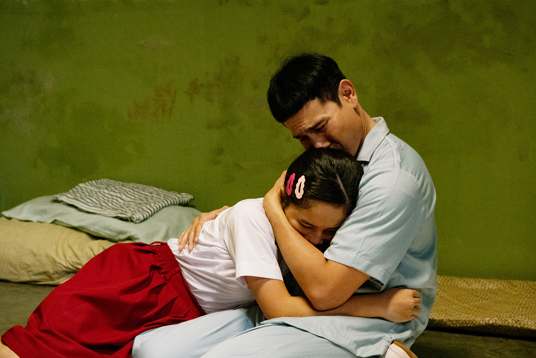 Momen Bapak Dodo dan Kartika yang menampilkan ikatan kuat antara bapak dan anak.