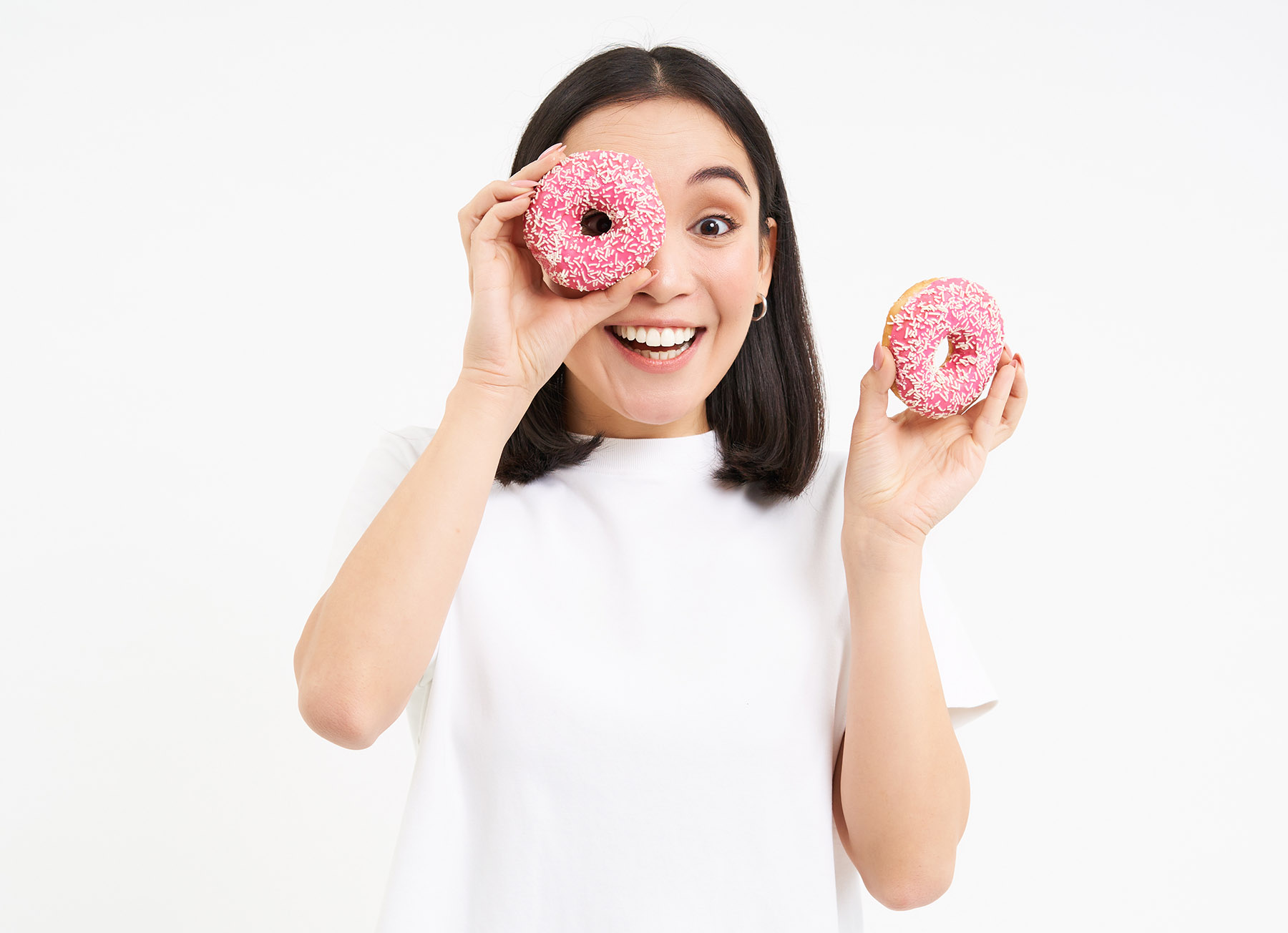 Ilustrasi seorang perempuan memegang donat.