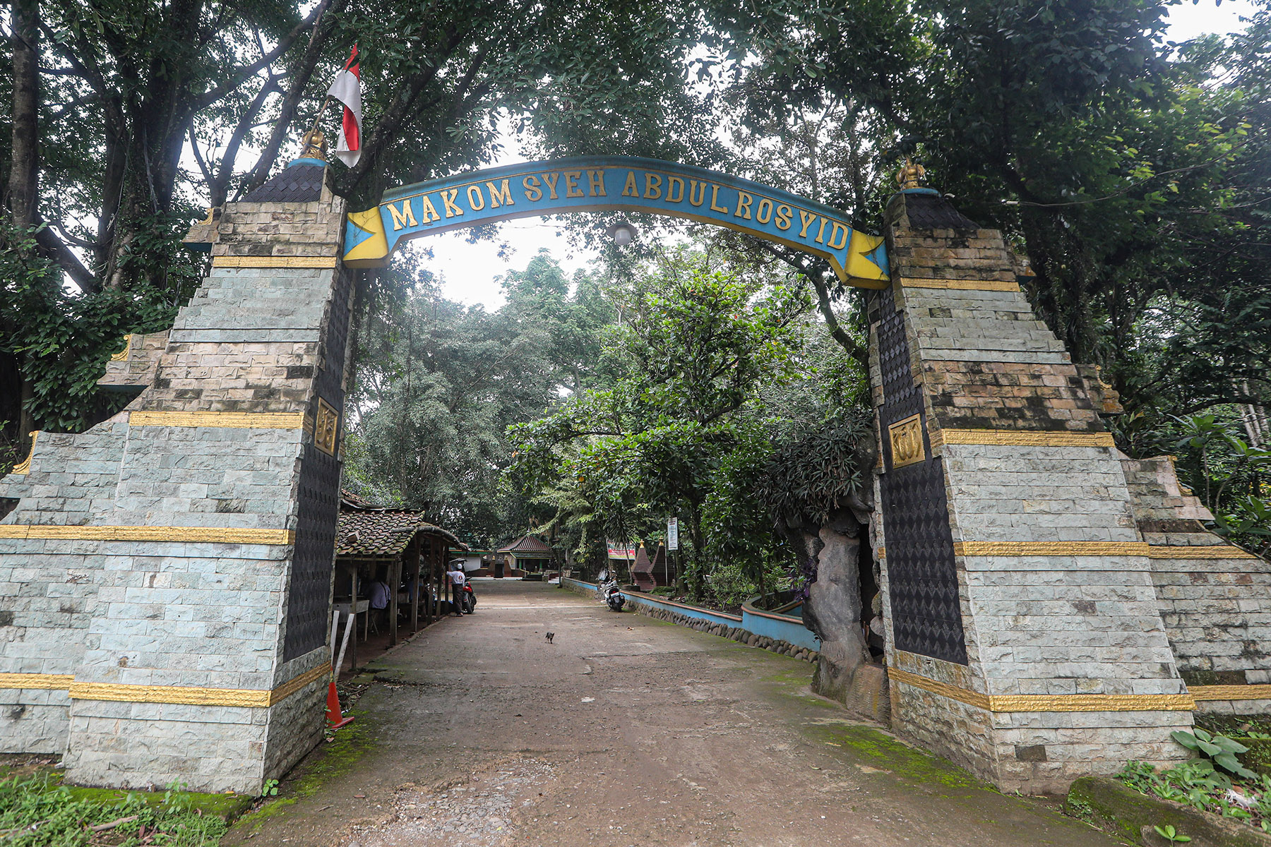 Suasana area Makam Syekh Abdul Rosyid di kawasan Gerendong, Kecamatan Ciseeng, Kabupaten Bogor, Jawa Barat. FOTO: SALMAN TOYIBI/JAWA POS