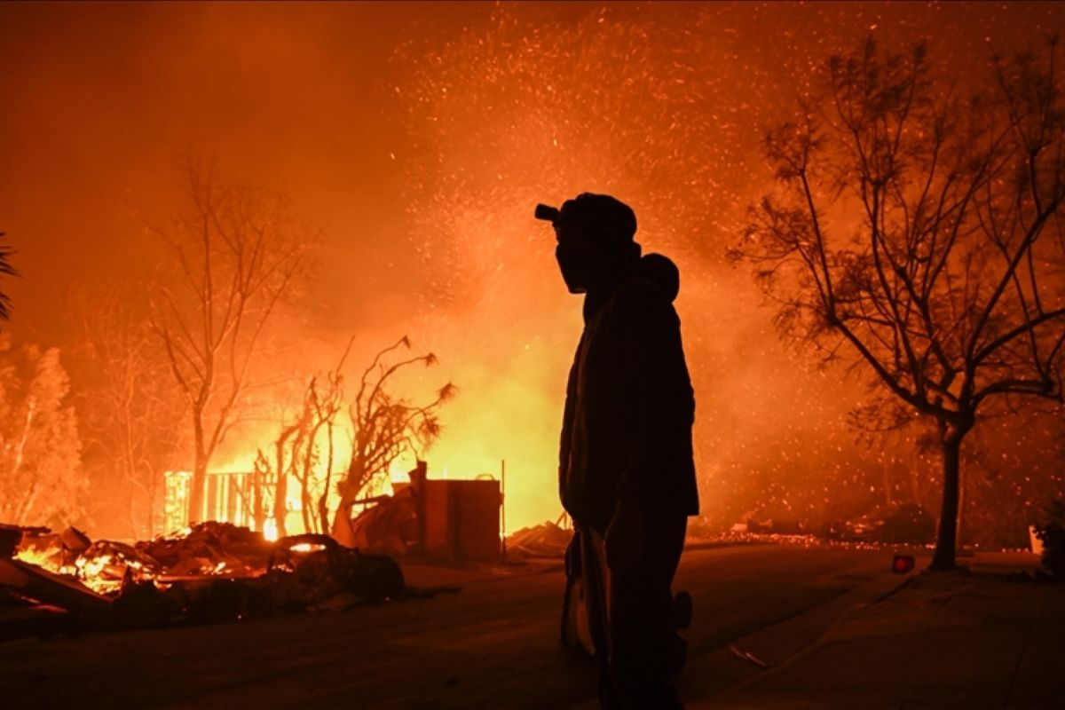 Kebakaran hebat melanda sejumlah wilayah Los Angeles, California, Amerika Serikat (AS), Rabu (8/1) waktu setempat. (Dok. ANTARA)
