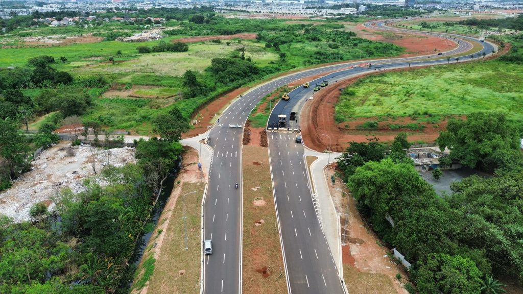 Jalan penghubung Boulevard BSD City&ndash;Gading Serpong.