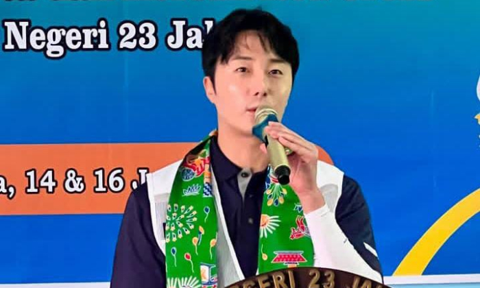Aksi Sosial Jung Il Woo di MTS Negeri 23 Jakarta. (Dok. Instagram/@jilwww)