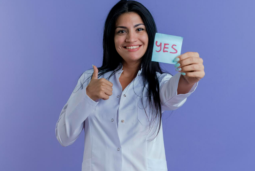 Ilustrasi orang yang menerapkan Yes Theory dalam hidup