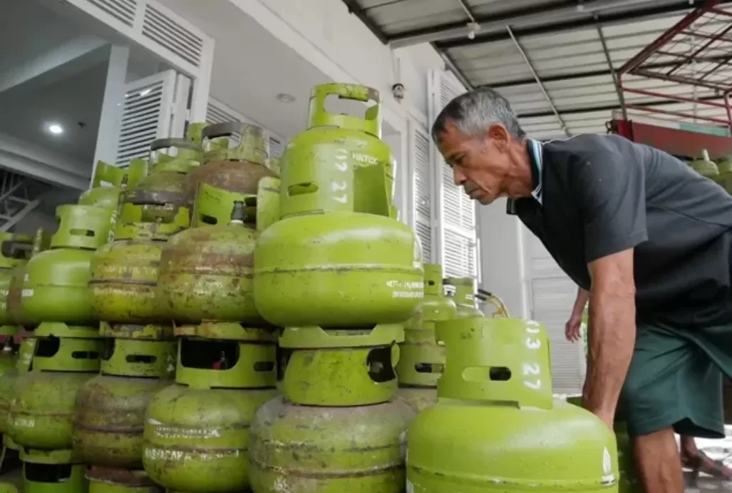 Ilustrasi pedagang LPG 3 kg. (Dery Ridwansah/JawaPos.com)