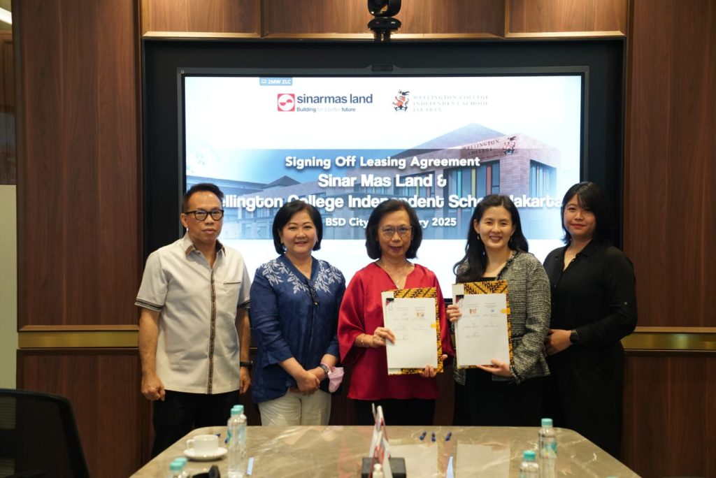 Penandatanganan untuk membangun British Heritage School di BSD City di Sinar Mas Land Plaza, BSD City, Jumat (7/2).