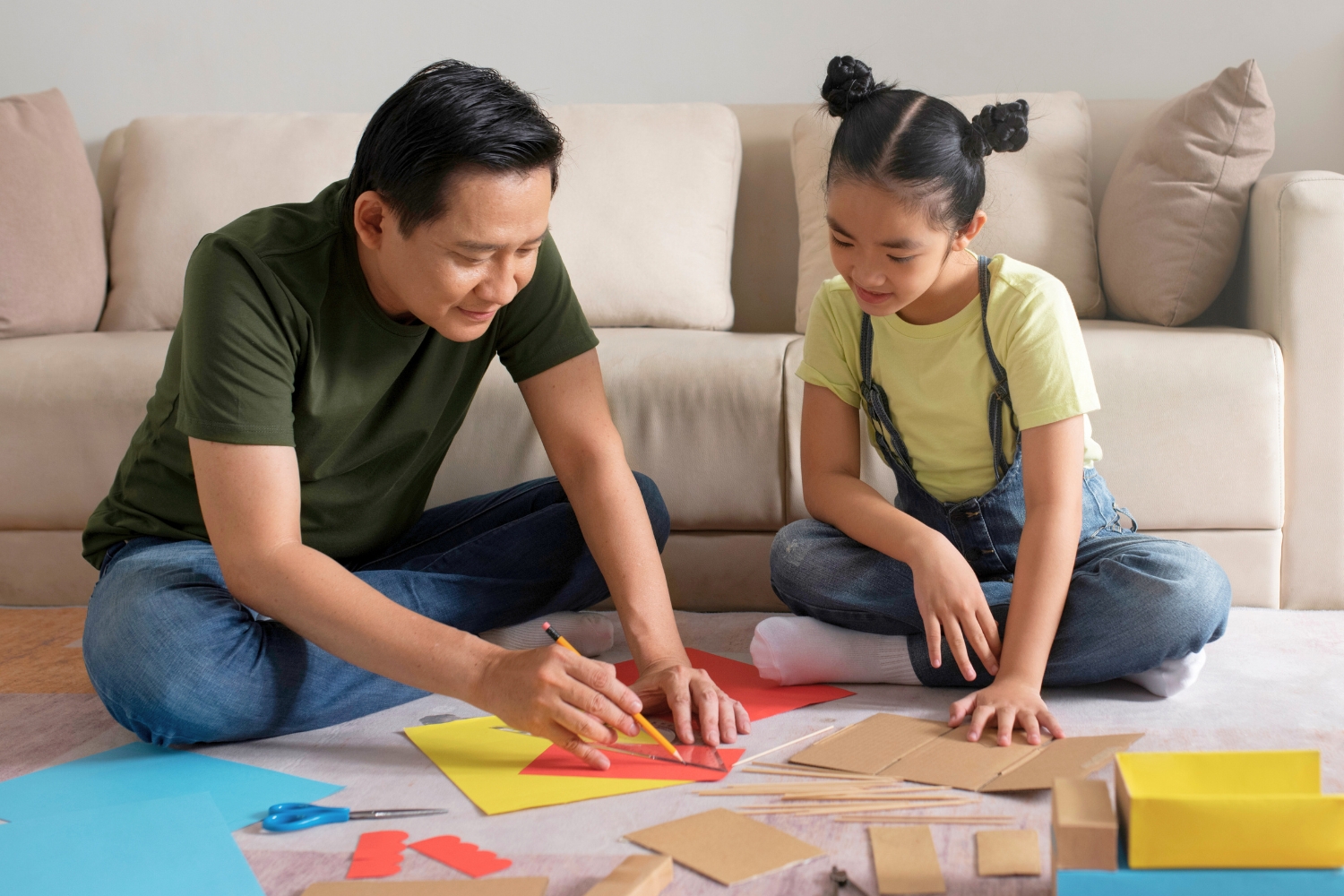 Ilustrasi ayah membantu anak belajar. (Freepik)